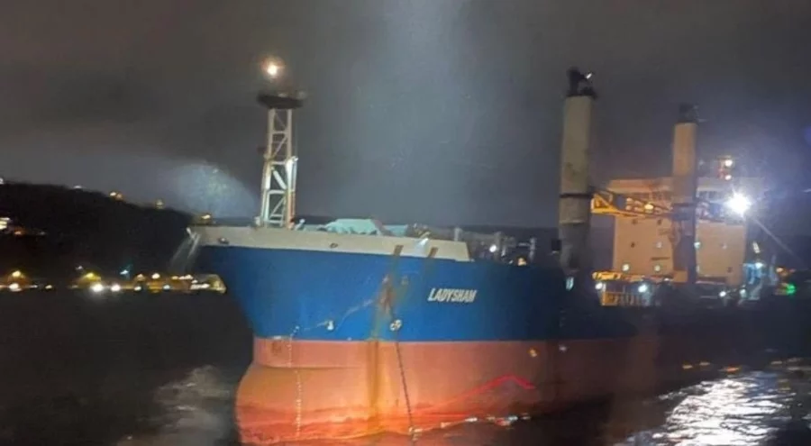 İstanbul Boğazı'nda demiri dolanan gemi, Büyükdere Liman'ına demirlendi