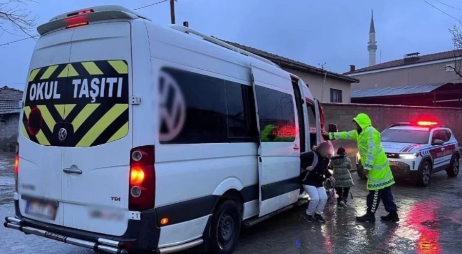 Bursa'da jandarmadan öğrencilere trafik güvenliği denetimi