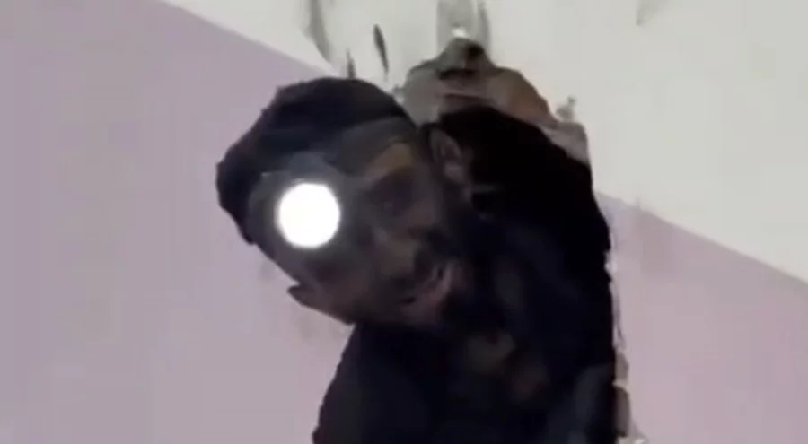 Tadilat ustası bacada ölümden döndü