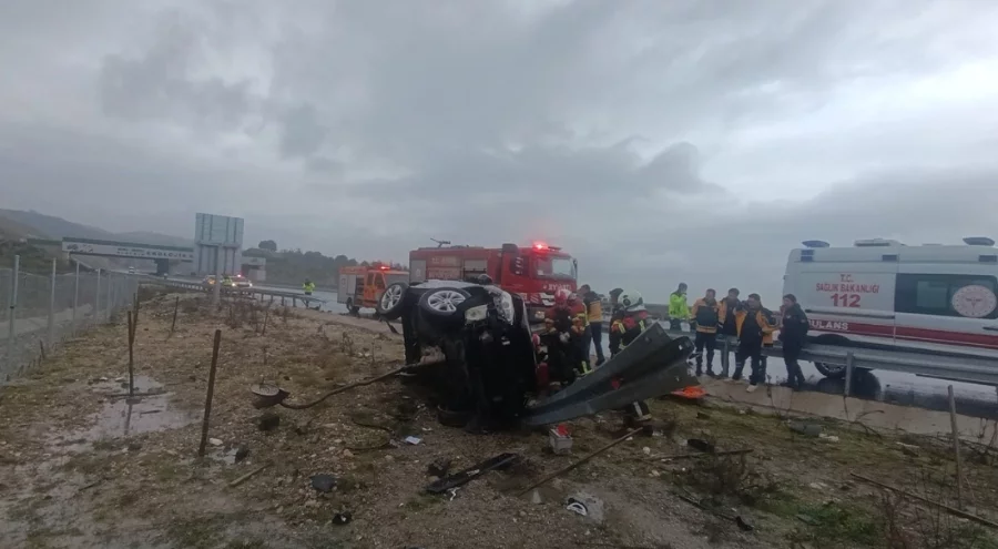 Aydın'da kontrolden çıkan araç bariyere çarptı: 2 ölü