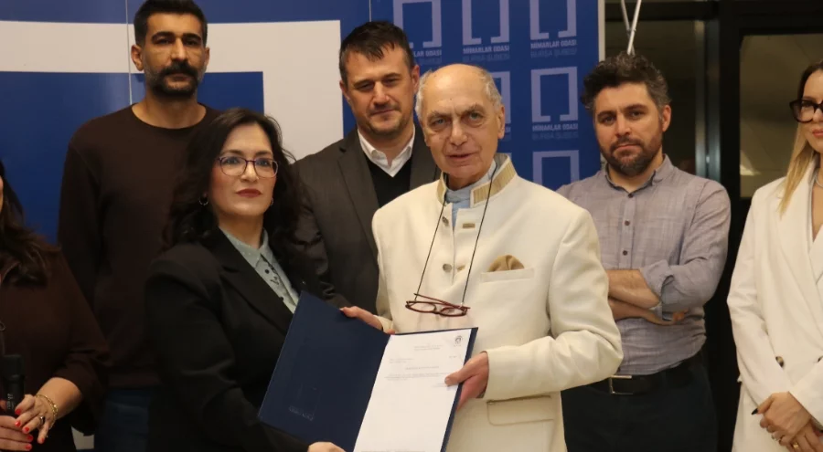 Mimarlar Odası Bursa Şubesi'nde 21. Dönem Yönetimi mazbatasını aldı