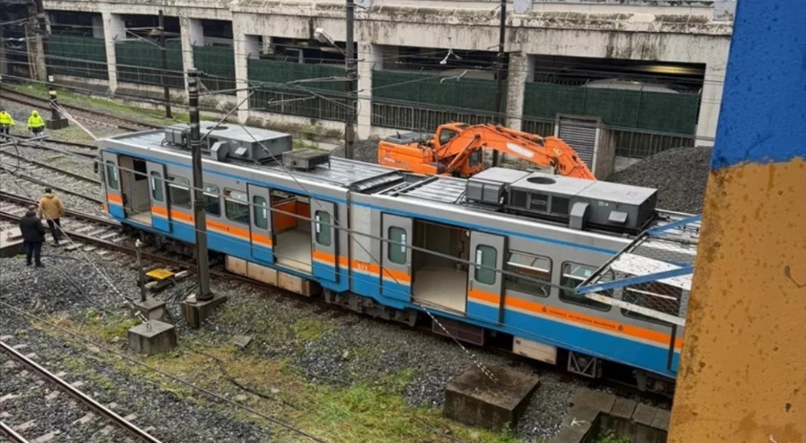 İstanbul Esenler'de metro raydan çıktı!