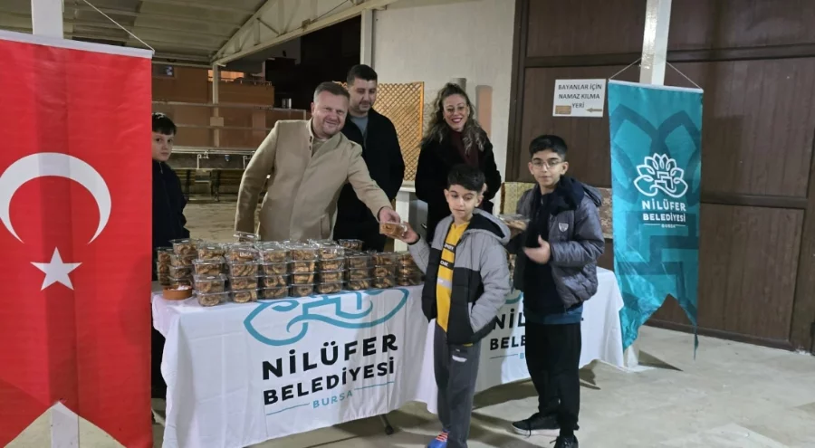 Nilüfer'de vatandaşlara kandil simidi ikram edildi