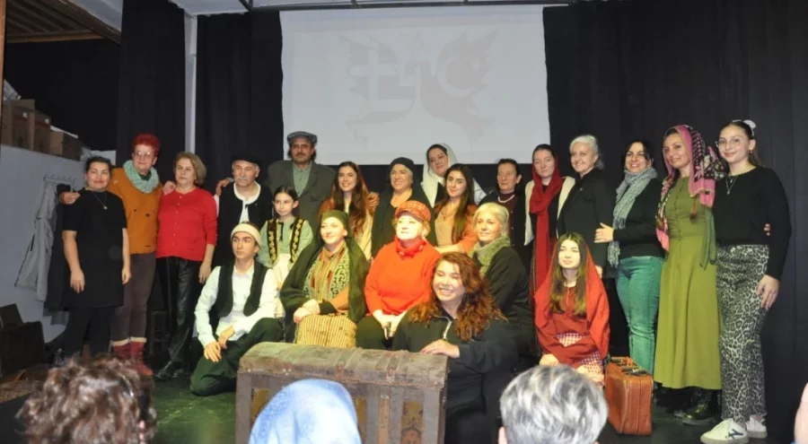 Bursa'nın Mudanya ilçesinde "Mübadil Öyküleri" tiyatro oyunu sahnelendi