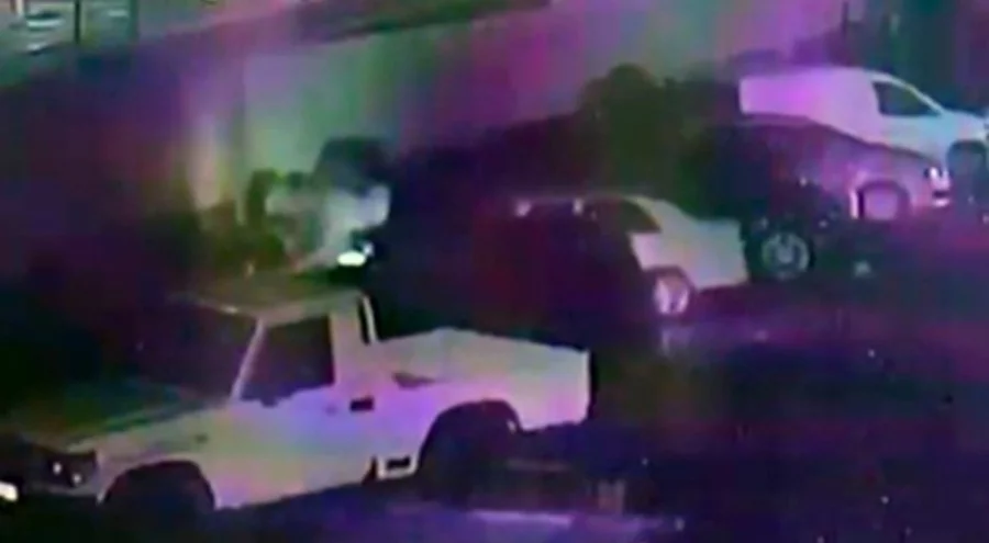 Isınmak için ateş yaktı, 5 araç kül oldu