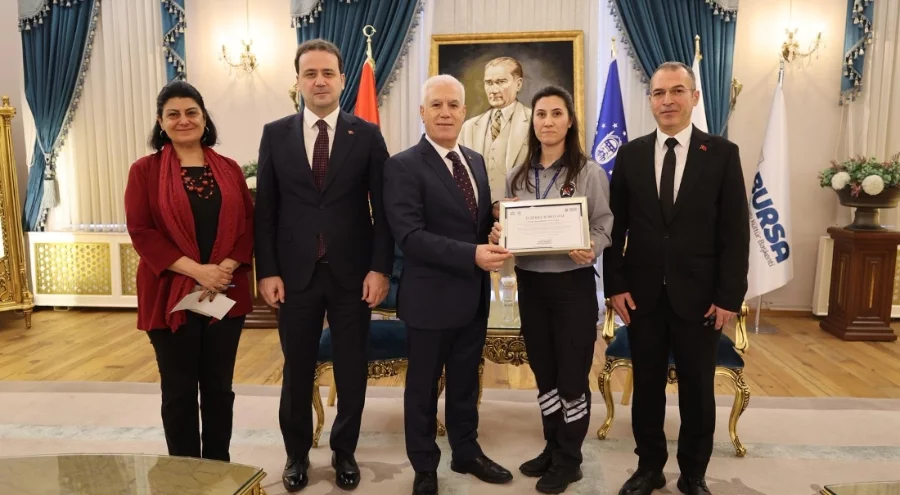 Örnek güvenlik görevlisine Başkan Bozbey'den teşekkür belgesi