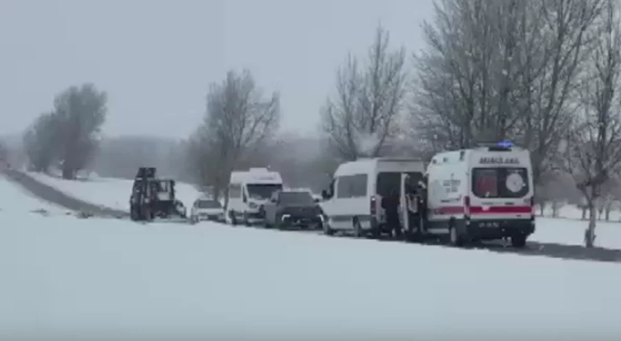 Öğrenci servisi şarampole devrildi: 10 yaralı