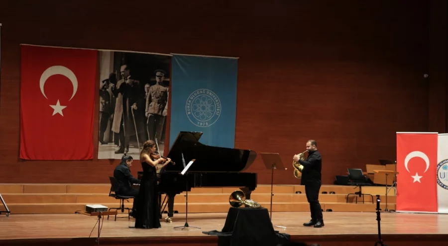 Bursa'da hayatını kaybeden sanatçının enstrümanıyla lösemili çocuklar için sahne aldılar