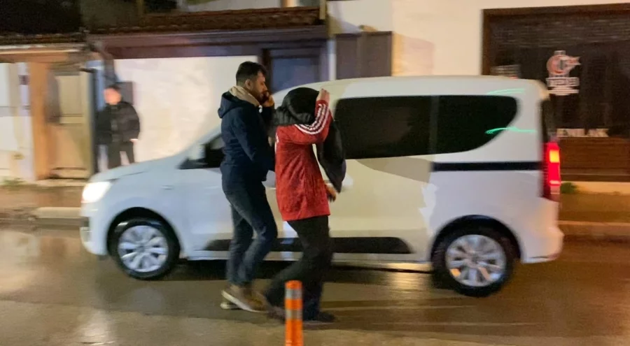 Bursa'da ortalığı birbirine katan gençlerden biri yakalandı