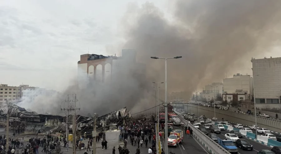 Tahran'daki bir çarşıda yangın çıktı