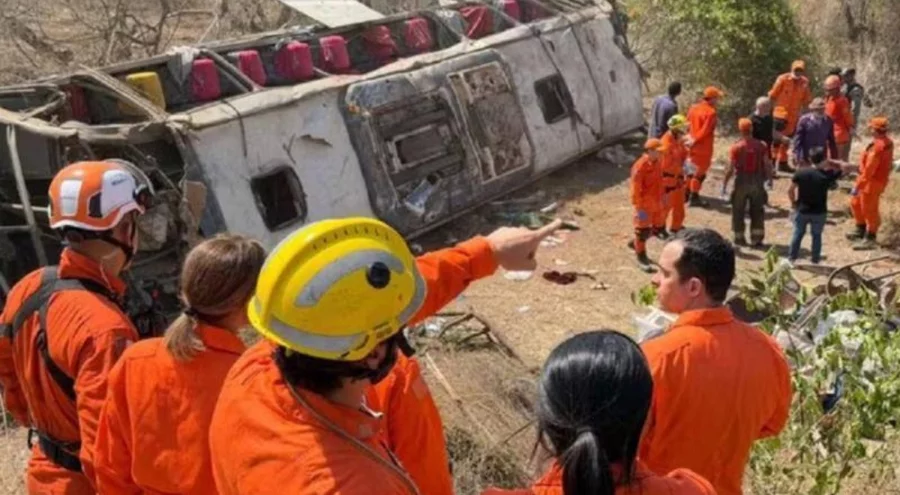 Brezilya'da otobüs devrildi: Çok sayıda ölü var...