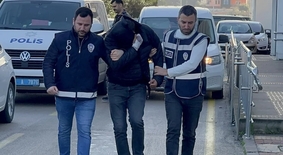 Boşanmış çift karşılıklı darp iddiasıyla gözaltına alındı