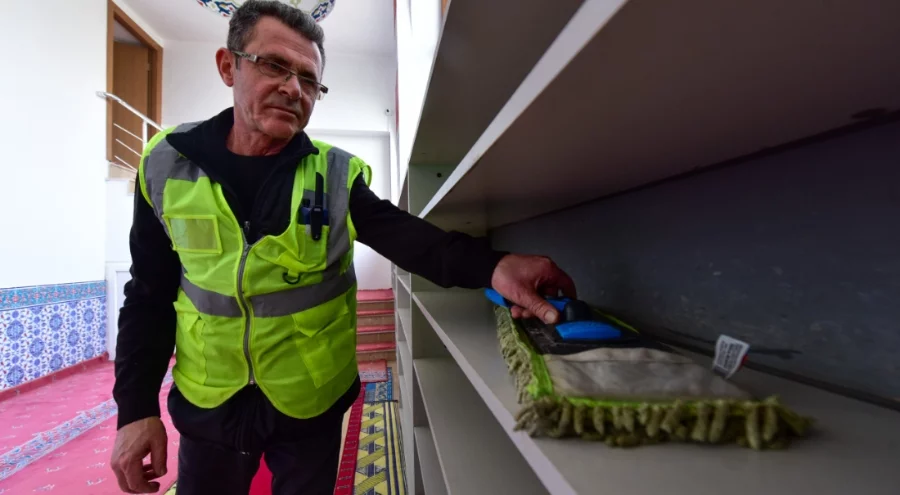 Bursa'daki camilerde Ramazan ayına sayılı günler kala temizlik