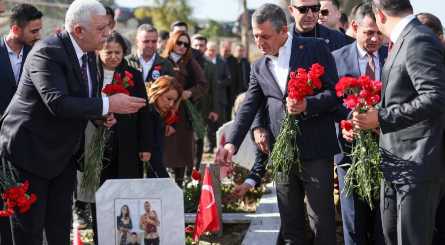 Özgür Özel'den Hatay'da Defne Belediyesi ve Narlıca Deprem Şehitliği'ne ziyaret