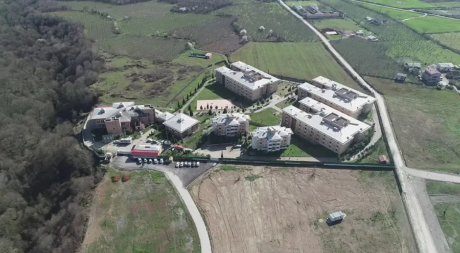 Cezaevi'nde yangın: 4 hükümlü hastaneye sevk edildi, koğuşlar tahliye edildi