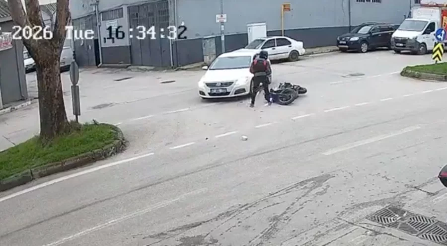 Bursa'da motosiklet sürücüsünün ölümden döndüğü anlar kamerada