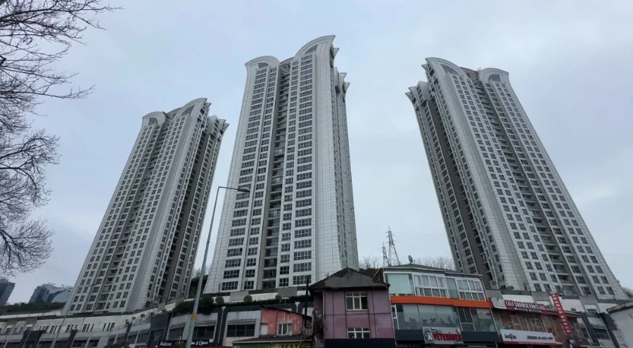 İstanbul'da lüks sitede 30'uncu kattan düşen çocuk hayatını kaybetti