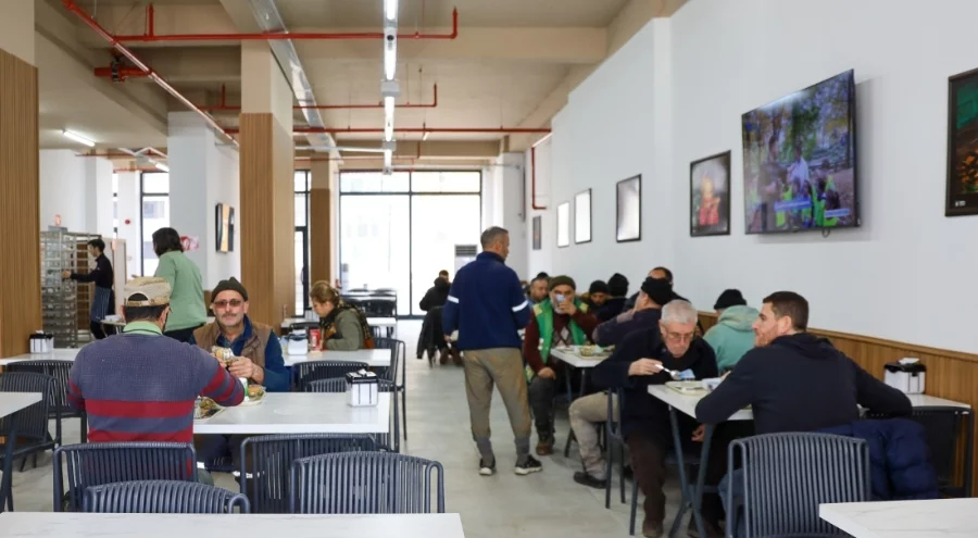 Bursalılardan yoğun ilgi: 350 bin kişi faydalandı, 8 binden fazla askıda yemek bırakıldı