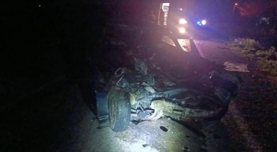 Kamyon ile otomobil çarpıştı: 1 ölü, 1 yaralı