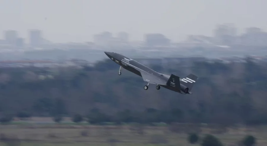 Bayraktar KIZILELMA eğitim uçuşunu başarıyla tamamladı