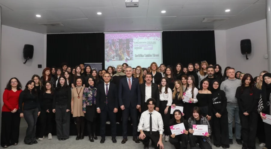 Bursa'da şiddetsiz yaşama dijital sergiyle dikkat çektiler