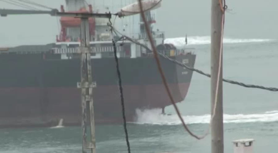 Sarıyer'de karaya oturan gemiyi kurtarma çalışmaları devam ediyor