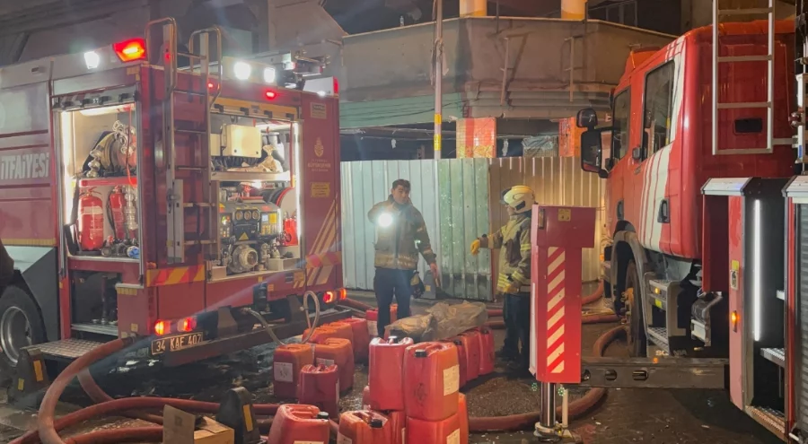 İstanbul'da kimyasal dolu tankın kesimi esnasında yangın çıktı