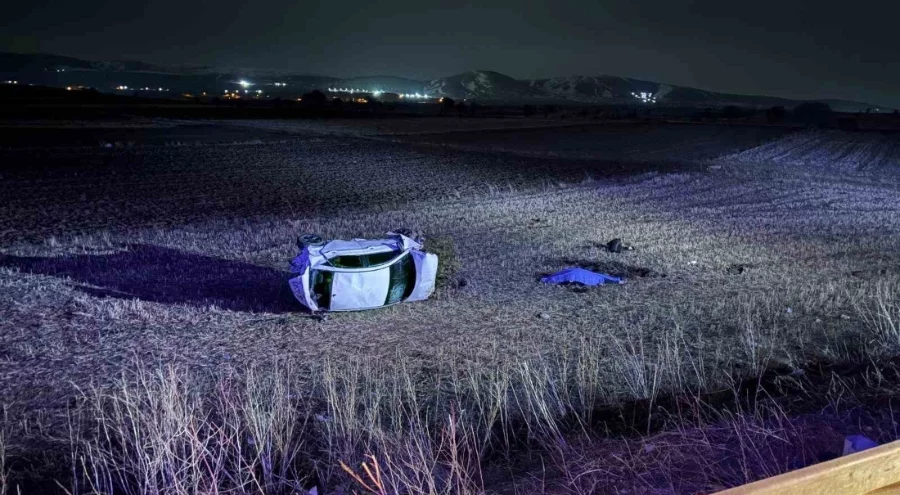 Otomobil şarampole yuvarlandı: 1 ölü, 1'i ağır 4 yaralı