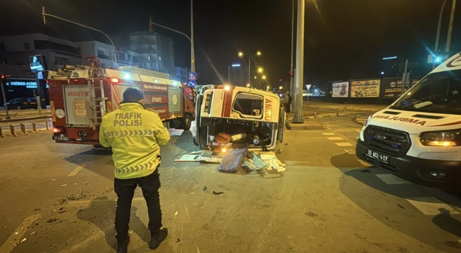 Ambulans ile cip çarpıştı: 5 yaralı