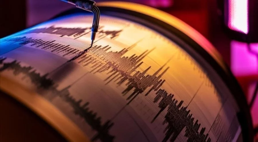 Endonezya'da 5,8 büyüklüğünde deprem