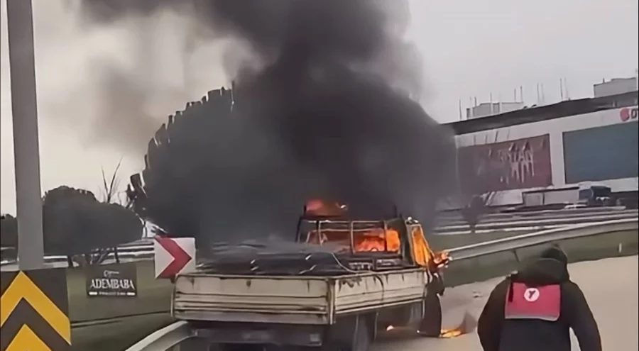 Bursa'da alev alan kamyonetten son anda atladı