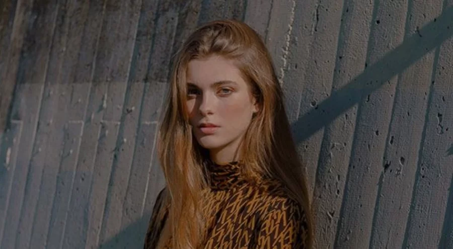 Genç manken evinde ölü bulundu!