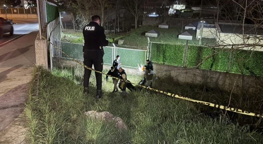 İstanbul Eyüpsultan'da bir kişi yol kenarında ölü olarak bulundu