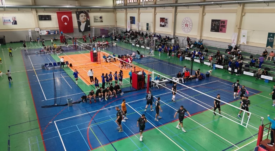 Bursa'nın Fethinin 700'ncü yılına özel Osmangazi'de voleybol turnuvası