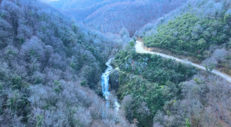 Gemlik'te Su Düşen Şelalesi yağışların ardından yeniden coştu