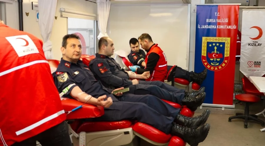 Bursa İl Jandarma Komutanlığı'ndan Kızılay'a kan bağışı desteği
