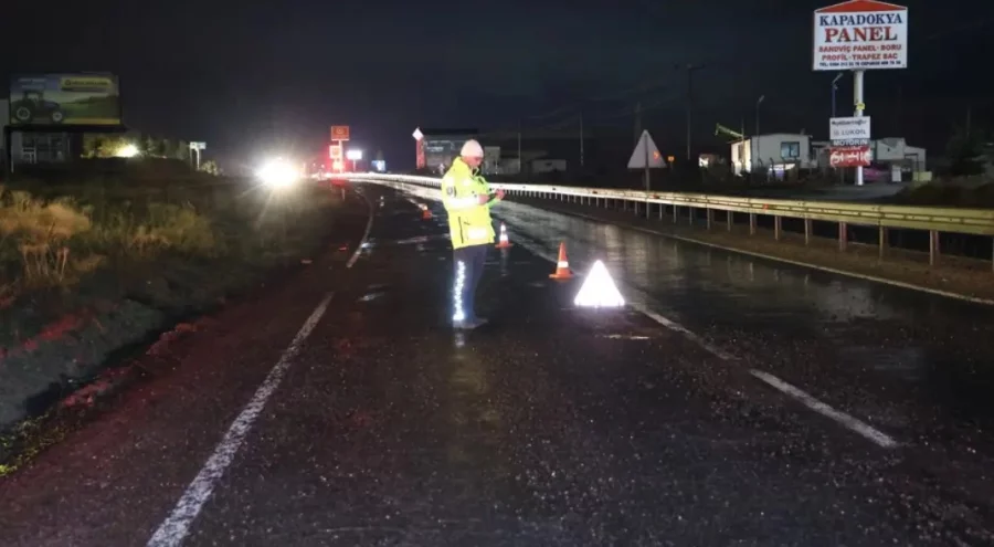Yolda oluşan çukurlar kabus oldu! Valinin makam aracı da yolda kaldı