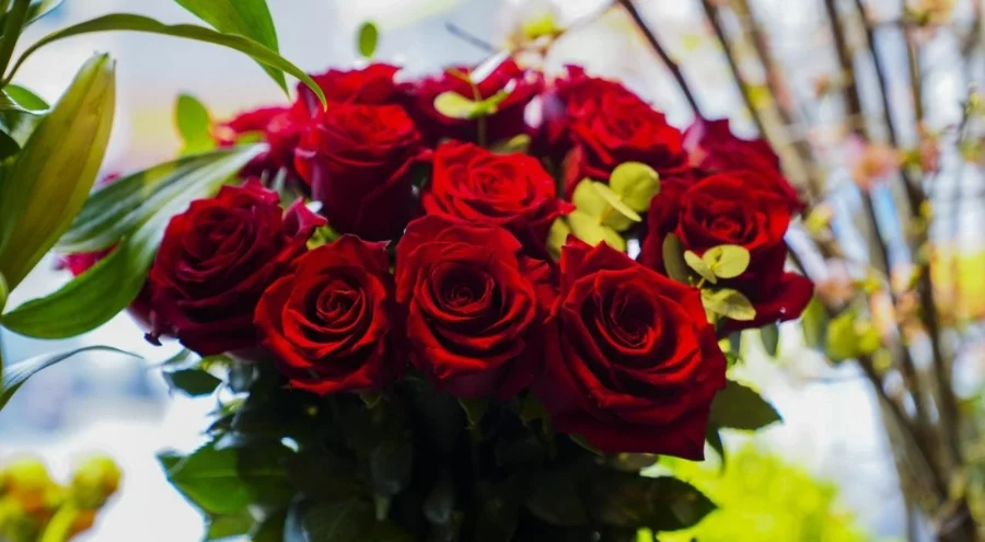 Çiçekçilerde 14 Şubat mesaisi