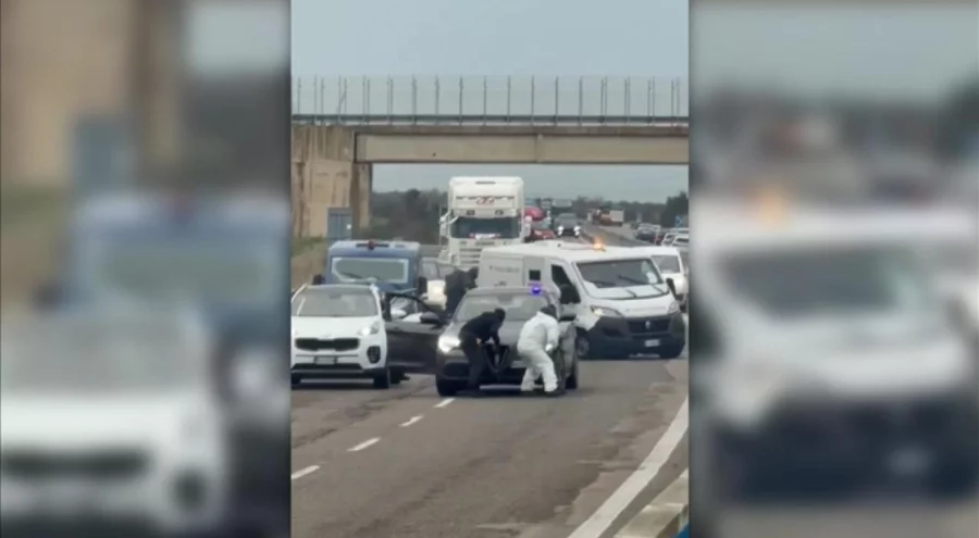 İtalya'da film gibi soygun girişimi: Yolu ateşe verip çatışmaya girdiler