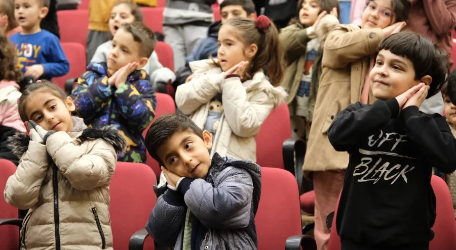 Yıldırımlı çocuklar ücretsiz tiyatro keyfini yaşadı