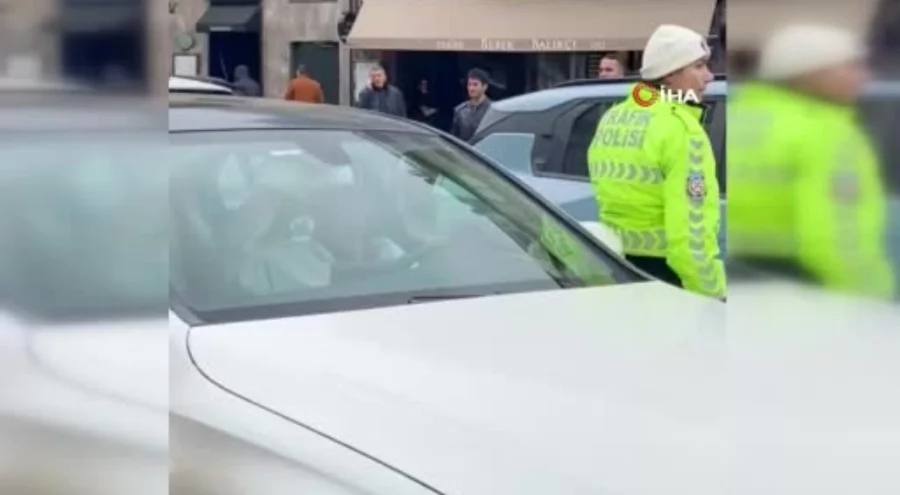 Bebek'te bir sürücü yol ortasında aracı durdurup dans etmeye başladı