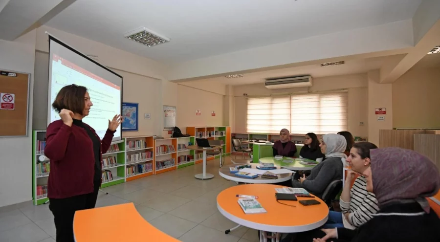 Osmangazi'de "Yetişkinlerle Çocuk Kitaplarına Bakış Atölyesi" başladı