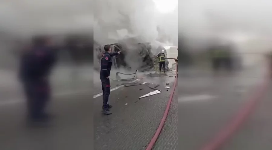 Adana'da 2 tır çarpıştı: 1 kişi yaralandı