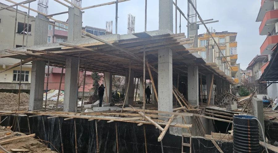 Tekirdağ'da inşaattan düşen işçi yaralandı