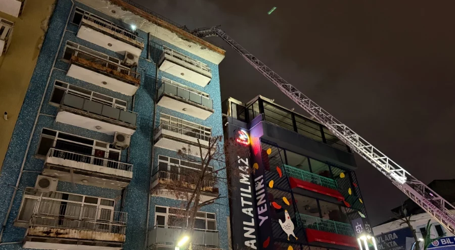 Kocaeli'de 7 katlı binanın çatısında korkutan yangın