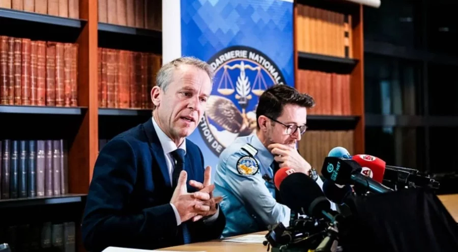 79 yaşındaki eski bir öğretmen 89 çocuğa cinsel istismar suçlamasıyla yargılanıyor!