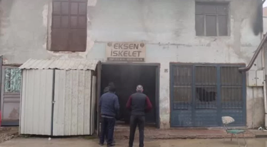 Bursa'da mobilya imalathanesinde yangın