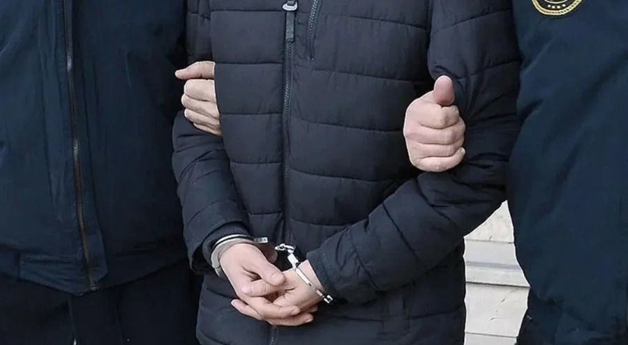 Sosyal medyada Türk bayrağına ve Atatürk'e hakaret: İki kişi gözaltına alındı