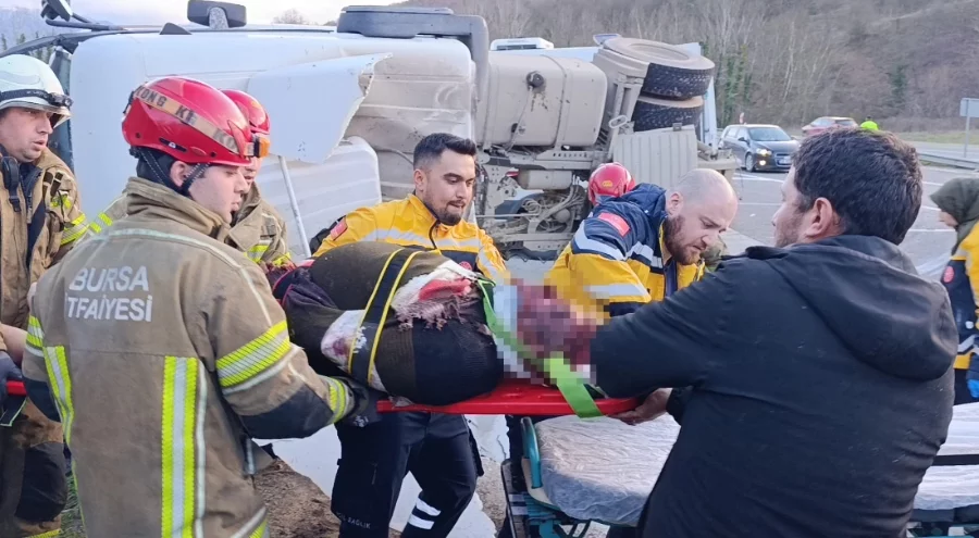 Bursa'da kontrolden çıkan beton tankeri devrildi : Sürücü ağır yaralı