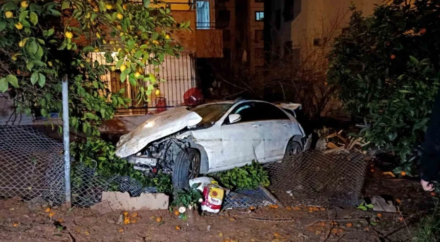 Adana'da otoyolda feci kaza: Anne yaralandı, sürücü oğlu öldü